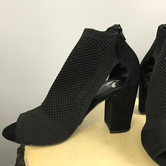 Report peep toe perforated ankle bootie Model Tarragon Size 7.5 - Picture 3 of 7